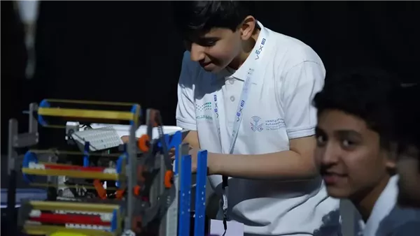 انطلاق بطولة VEX IQ في تصميم وبرمجة الروبوتات