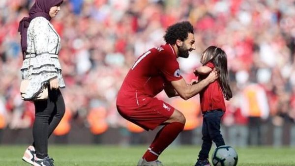 محمد صلاح وابنتة مكة 